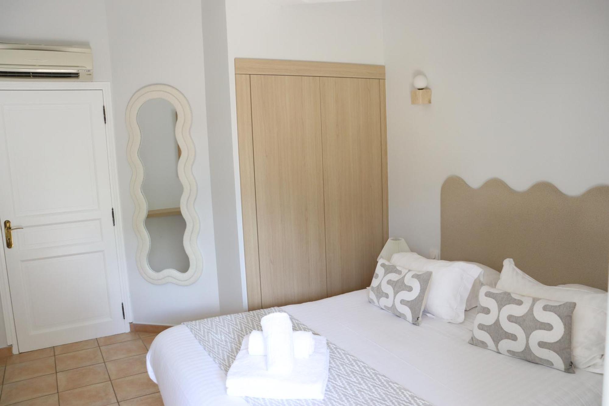 Hotel Mas Des Romarins, The Originals Relais